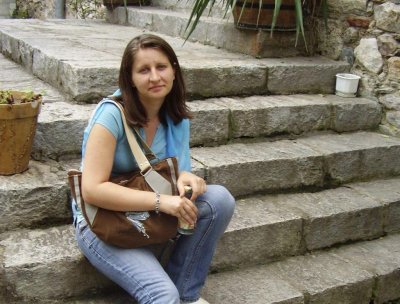 Майката, убила двете си деца, остава в ареста