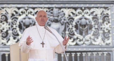 Споко, няма к`во да стане - папата даде благословията си за Евро 2020