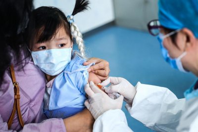 В Китай започват да ваксинират малки деца