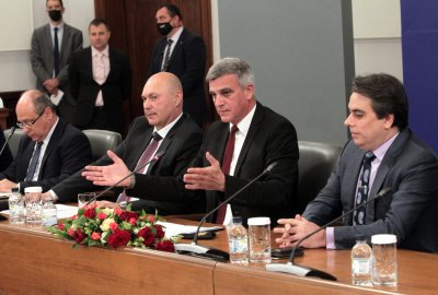 Премиерът към МВР: Работите за хората, не за политиците