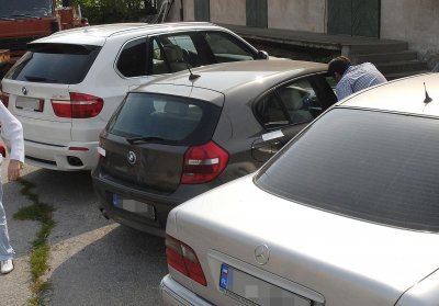 Разбиха столична банда за кражби на катализатори във Велико Търново