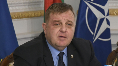 Отврат: Каракачанов изгонил майка на 9 деца