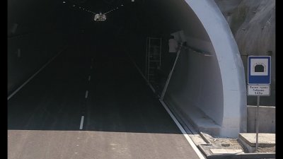 Тунел "Кривия" остана без ток