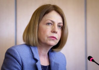 Фандъкова тревожна: Служебният кабинет може да намали парите за метрото