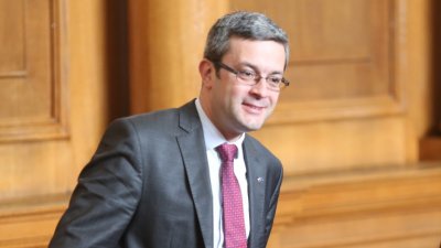 Биков: Торбичката за Узунов ли направи племенницата на Петков митнически шеф?