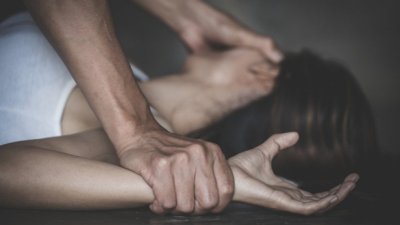 Издирват българин за изнасилване в Атина 