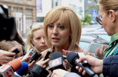 Манолова: Служебното правителство прави дезинфекция на корупцията