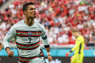 Роналдо счупи общо три рекорда в мача с Унгария