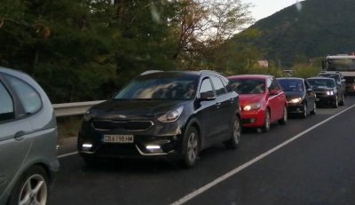 Колони от коли от рано сутрин на ГКПП "Кулата"