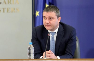 НАП проверява Влади Горанов за скъпите имоти