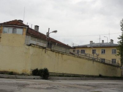 Затворник иска 550 000 лв., получи 4 бона