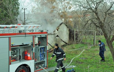 Нелепо: Старица загина при пожар в дома си