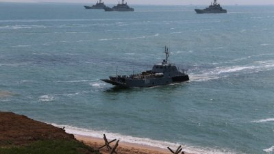 Руският флот следи USS Ross в Черно море