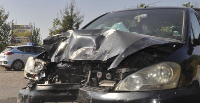 Трима пострадаха при челна катастрофа на пътя Пловдив-Пещера