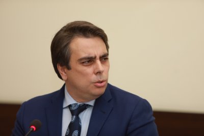 Асен Василев: Около 50% от бюджетните приходи в страната се реализират в София