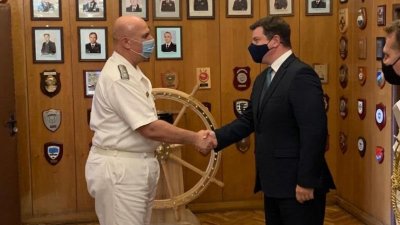 UK посланикът се срещна с командира на ВМС