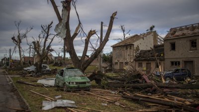 Двегодишно дете е сред жертвите на торнадото в Чехия