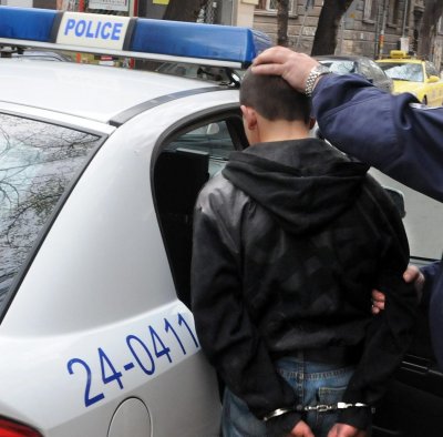 Вербуван младеж опита да запали църква във Варна 