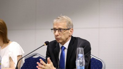 Най-много студенти искат да учат специалности с ниска реализация