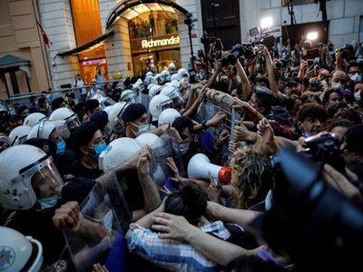 Протести в Турция се сблъскаха с жандармерията