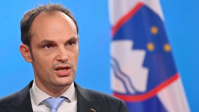 Външният министър на Словения на спешно посещение у нас