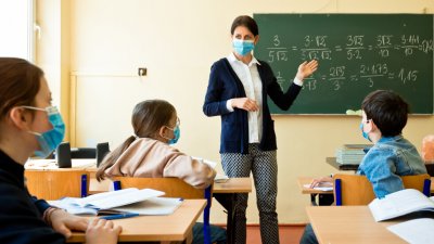 МОН дава COVID сертификат на училищата