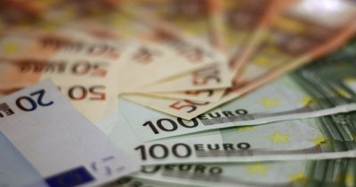 До средата на 2023 г. всички стоки у нас ще са с цени в лева и в евро