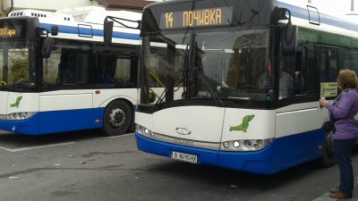 Плащат с мобилен телефон билетчето във Варна