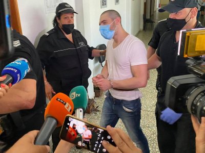 Очаквано: Оставиха в килия касапина на 17-годишната ученичка