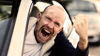 Бой след засичане между автобус и кола на варненски булевард