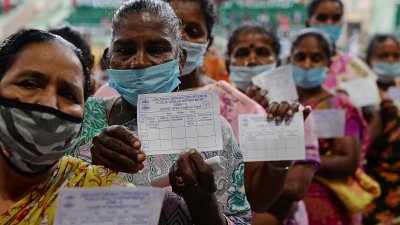 Хиляди ваксинирани със солена вода в Индия