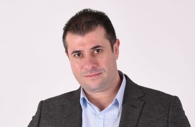 Шизофрения тресе левицата: Р. Петков хули кабинета, кандидат на БСП го брани