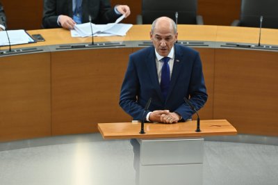 Критики срещу Янез Янша в Европарламента