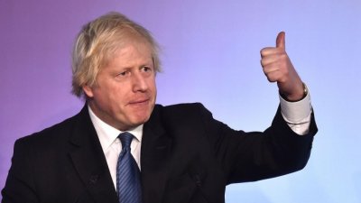 Оправдаха Борис Джонсън за ваканцуването с подарени пари
