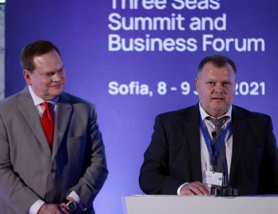 Американци купиха половината "Овергаз"