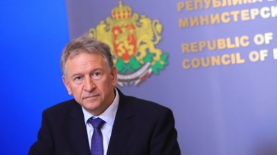 Кацаров разреши: Ваксинираните без маска в офиса