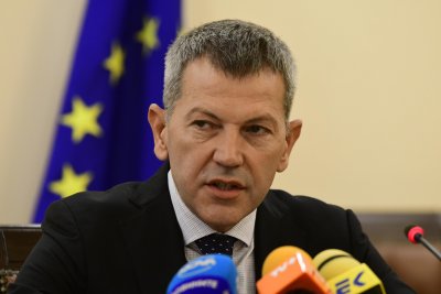 Нагледно: Показаха на министър Тодоров как ще изпитват електронно в ЖП Пловдив