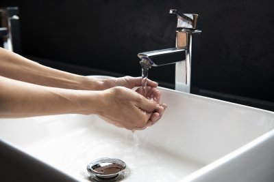 Българите започнаха да си мият ръцете
