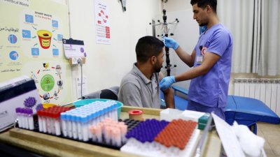Удвояване на сериозно заболелите от COVID-19 за седмица в Израел