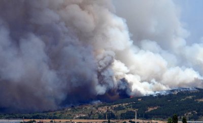 Солун отново в пламъци, евакуират туристи от хотел 
