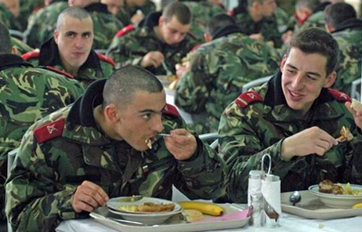 Армията търси да назначи 155 войници
