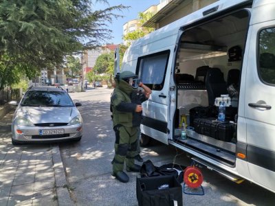 Изоставен куфар изплаши Благоевград (СНИМКИ)
