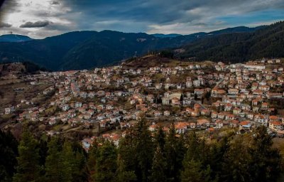Момчиловци събира пари за две сирачета