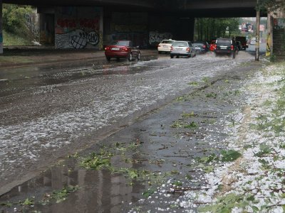 ЖЪЛТ КОД: Потоп в 22 области, ще има и градушки