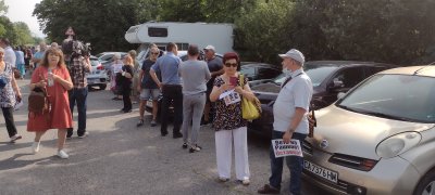 Двайсетина граждани чакат Бойко да се яви на разпит (снимки)