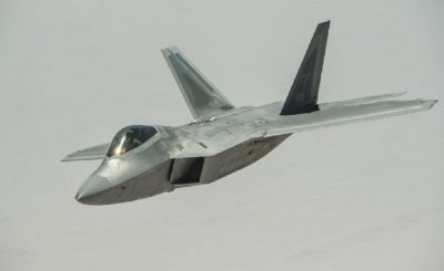 20 изтребителя F-22 плашат Китай в Тихия океан