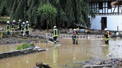 Жертвите от наводненията в Белгия и Германия растат 