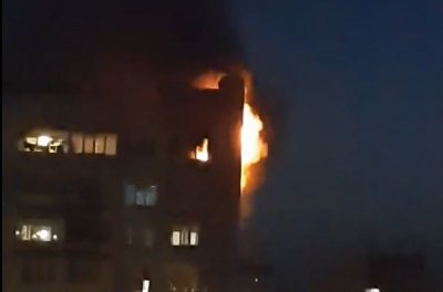 Голям пожар в жилищен блок в Стара Загора (ВИДЕО)