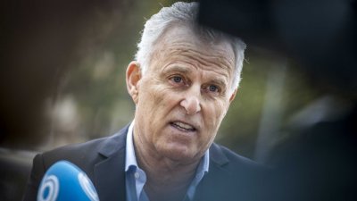 Умря журналистът, прострелян посред бял ден в Амстердам