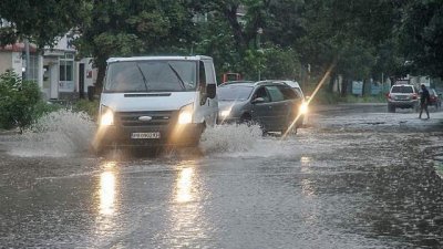 Поройни дъждове и наводнения в Западна България 